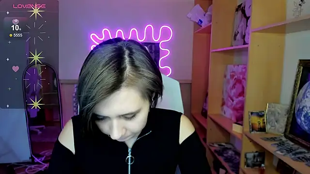 Scarlet Sirenn online show from February 7, 2026, 8:22 am