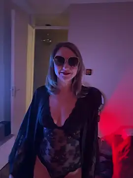 Snapshot of hottogetherNL chatting on February 24, 2026, 10:32 pm hottogetherNL online show from February 24, 2026, 10:32 pm