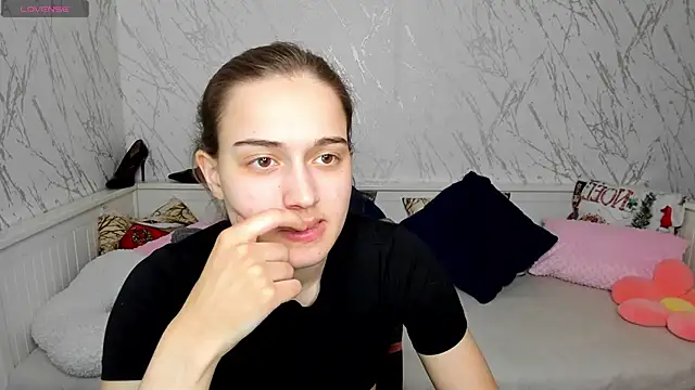 Snapshot of Alisa__Hall chatting on February 11, 2026, 8:03 am Alisa Hall online show from February 11, 2026, 8:03 am