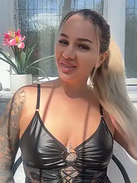 Snapshot of sexybatwomen33 chatting on April 8, 2026, 11:55 am sexybatwomen33 online show from April 8, 2026, 11:55 am