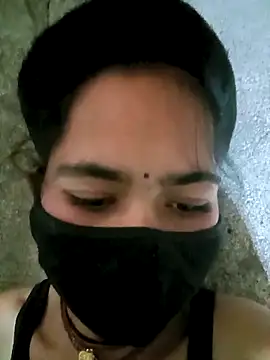 Snapshot of Sunali_Bendre chatting on April 3, 2026, 4:19 am Sunali Bendre online show from April 3, 2026, 4:19 am