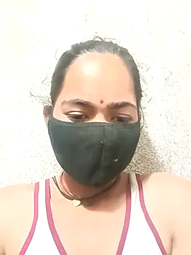 Snapshot of Sunali_Bendre chatting on April 2, 2026, 4:08 am Sunali Bendre online show from April 2, 2026, 4:08 am