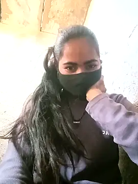 Snapshot of Sunali_Bendre chatting on March 21, 2026, 2:24 am Sunali Bendre online show from March 21, 2026, 2:24 am