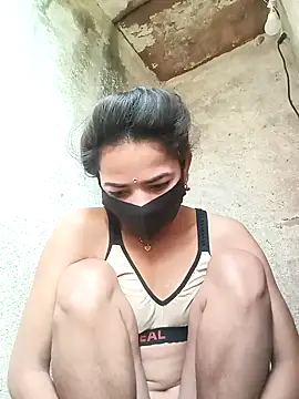 Snapshot of Sunali_Bendre chatting on February 27, 2026, 2:45 am Sunali Bendre online show from February 27, 2026, 2:45 am