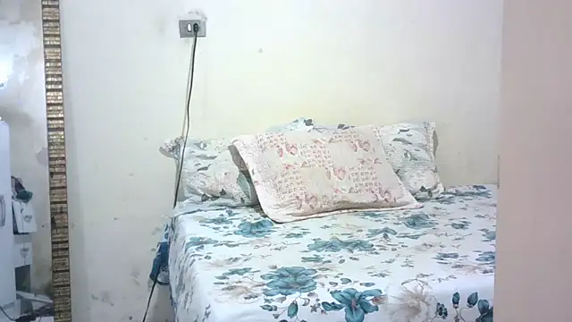 lorraine2036 online show from March 18, 2026, 4:52 pm