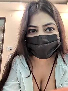 Confident chic online show from February 19, 2026, 10:45 am