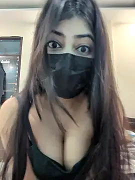 Confident chic online show from February 25, 2026, 12:05 pm