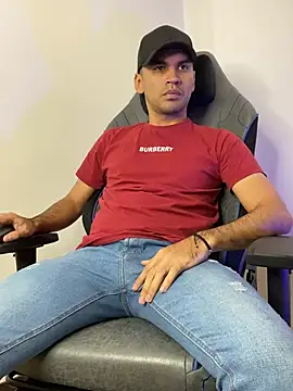 HAMILTONG12 online show from February 17, 2026, 10:51 pm