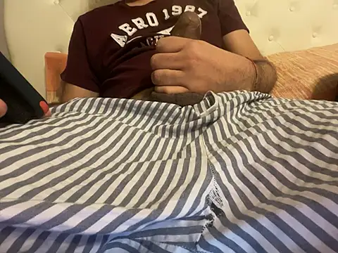 latinocalientehot online show from February 4, 2026, 9:54 pm