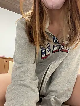 ayumi7 online show from April 15, 2026, 4:29 am