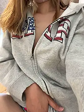 ayumi7 online show from April 13, 2026, 2:26 am