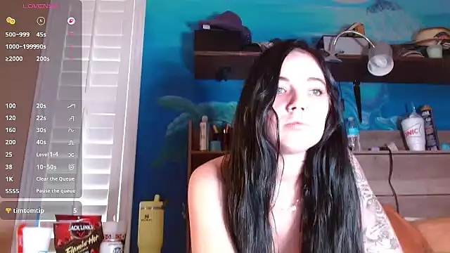 ahungkittykat online show from May 3, 2026, 9:29 pm