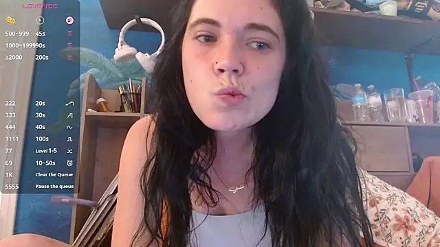 ahungkittykat online show from May 15, 2026, 6:50 pm
