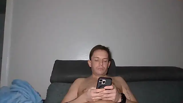 Snapshot of verscub6969 chatting on February 13, 2026, 12:43 am verscub6969 online show from February 13, 2026, 12:43 am