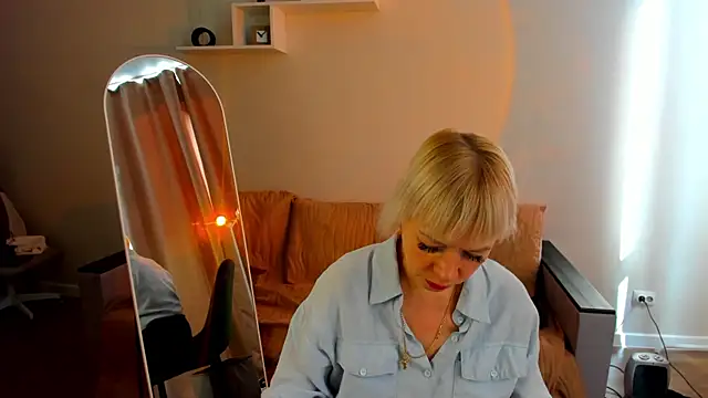 Ann Annise online show from May 18, 2026, 4:07 am