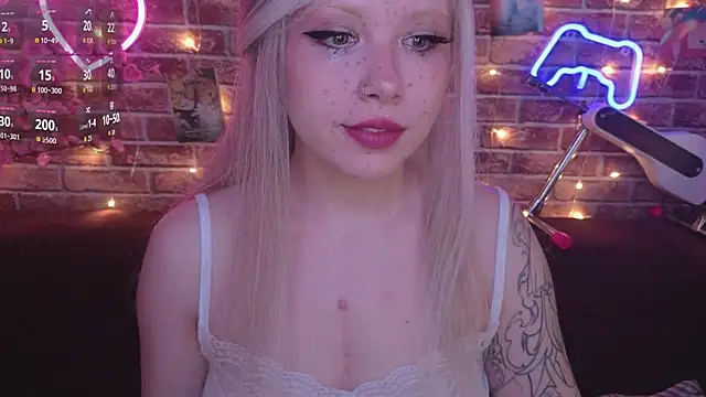 Snapshot of AnnaQuiin chatting on February 23, 2026, 2:24 am AnnaQuiin online show from February 23, 2026, 2:24 am