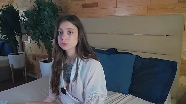 EileenElfie online show from April 7, 2026, 3:30 am