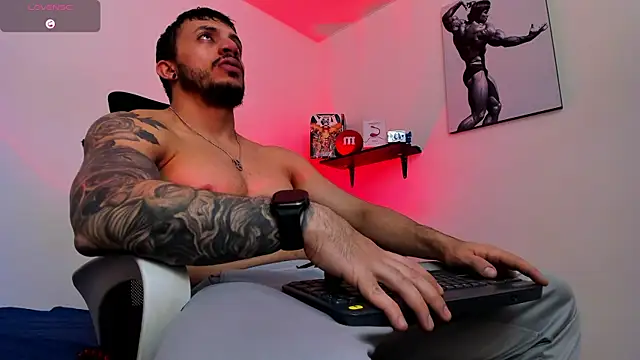LiamReigns  online show from May 20, 2026, 10:07 pm