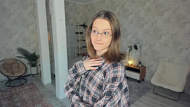 LianneBynon online show from March 8, 2026, 9:23 am