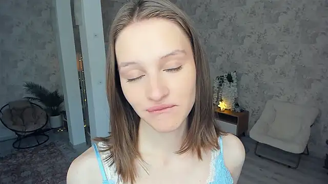 LianneBynon online show from February 26, 2026, 8:47 am