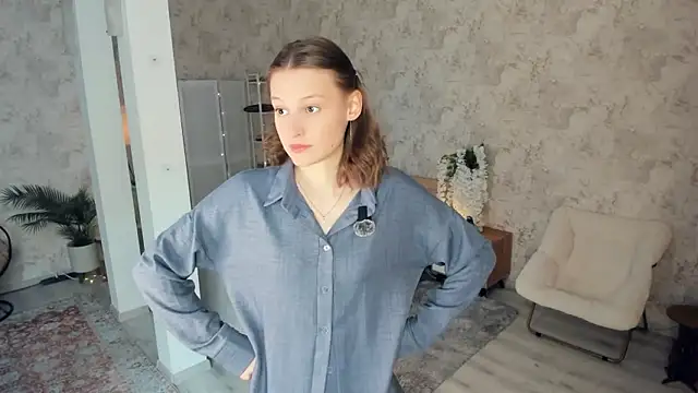 LianneBynon online show from February 8, 2026, 8:23 am