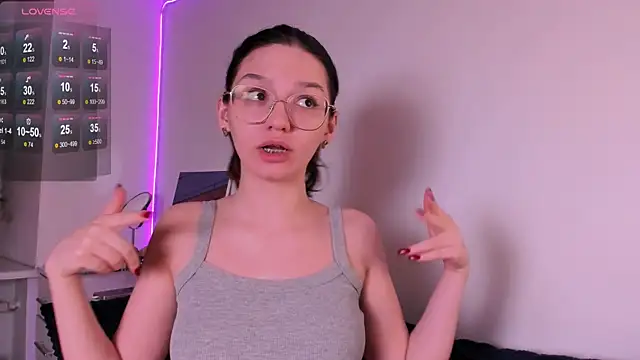 Snapshot of miabellee_ chatting on May 1, 2026, 9:42 pm miabellee online show from May 1, 2026, 9:42 pm
