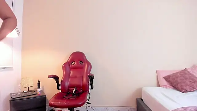 bellawild  online show from April 8, 2026, 11:55 am