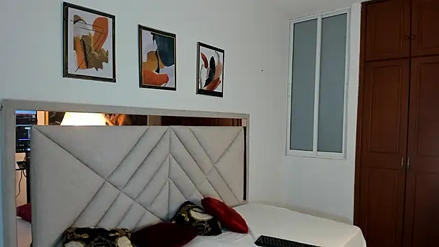 Snapshot of AmberQueen1 chatting on February 16, 2026, 12:15 pm AmberQueen1 online show from February 16, 2026, 12:15 pm