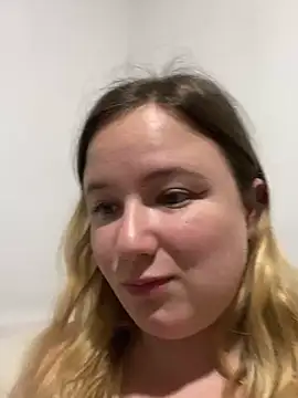 Snapshot of tuzorra99 chatting on March 17, 2026, 6:44 pm tuzorra99 online show from March 17, 2026, 6:44 pm