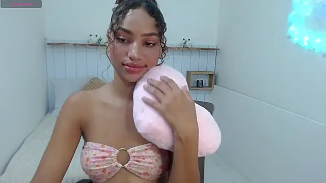 Snapshot of Mona_Mistic chatting on February 13, 2026, 8:20 pm Mona Mistic online show from February 13, 2026, 8:20 pm