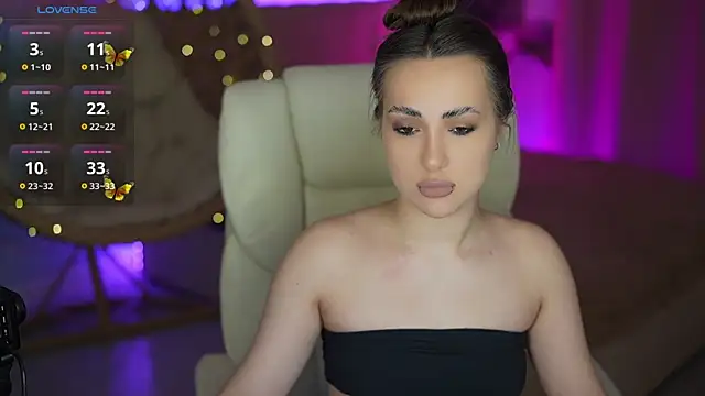 Snapshot of OliviaMoore_ chatting on March 11, 2026, 2:33 pm OliviaMoore online show from March 11, 2026, 2:33 pm