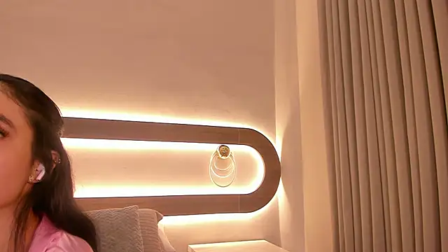 Snapshot of Violeta_sum chatting on April 1, 2026, 1:01 pm Violeta sum online show from April 1, 2026, 1:01 pm