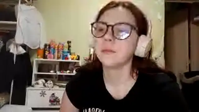 Snapshot of VannessaDillenbeck chatting on February 22, 2026, 4:59 am VannessaDillenbeck online show from February 22, 2026, 4:59 am