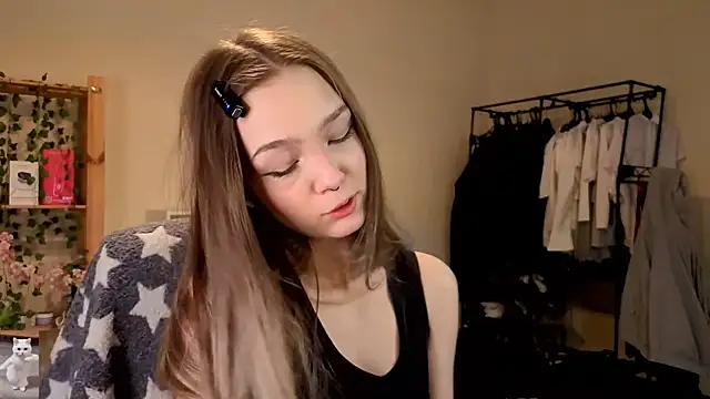 HoneyComfy online show from April 7, 2026, 2:19 pm