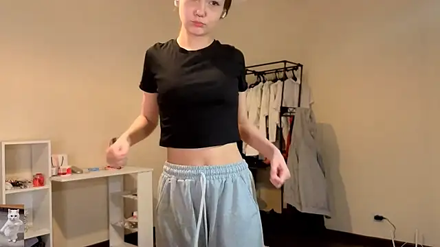 HoneyComfy online show from April 1, 2026, 2:25 pm