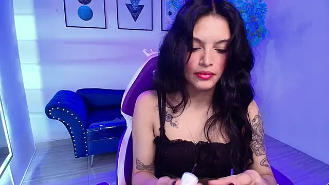 Snapshot of Maddie_T18 chatting on April 24, 2026, 11:45 am Maddie T18 online show from April 24, 2026, 11:45 am
