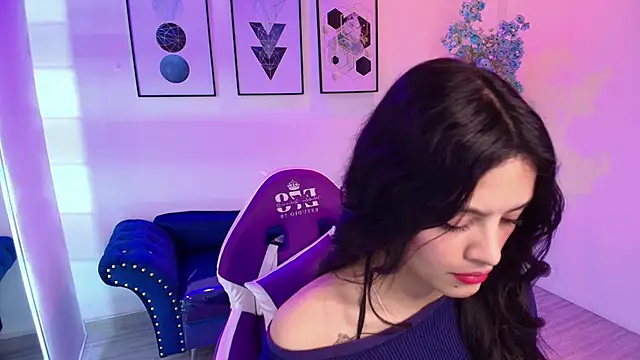 Snapshot of Maddie_T18 chatting on April 29, 2026, 11:25 am Maddie T18 online show from April 29, 2026, 11:25 am