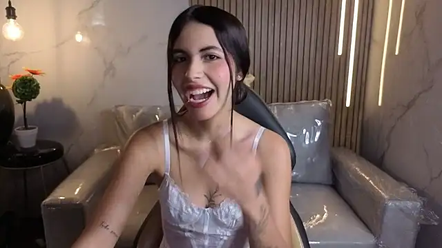 Perla lovely  online show from May 20, 2026, 12:24 pm