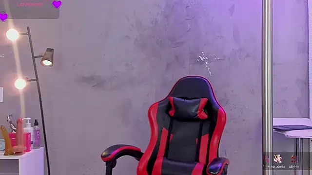 naomi  blair online show from April 8, 2026, 3:30 am