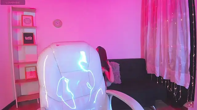 Sweet bellaa  online show from March 26, 2026, 4:22 am