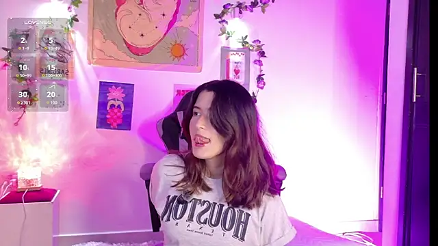 emicute  online show from February 5, 2026, 11:11 pm