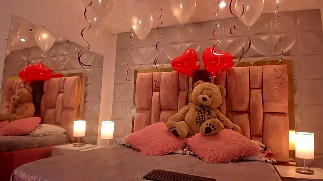 Snapshot of Paris_Velvet chatting on February 13, 2026, 10:43 pm Paris Velvet online show from February 13, 2026, 10:43 pm