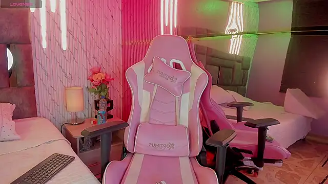 Snapshot of KatyParisi chatting on February 6, 2026, 8:05 pm KatyParisi online show from February 6, 2026, 8:05 pm