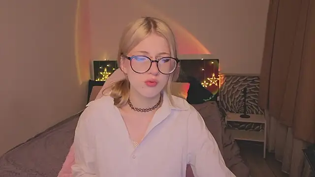 Snapshot of alicedews chatting on February 8, 2026, 9:34 pm alicedews online show from February 8, 2026, 9:34 pm