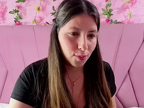 Snapshot of EmberCooper_ chatting on February 12, 2026, 1:05 am EmberCooper online show from February 12, 2026, 1:05 am