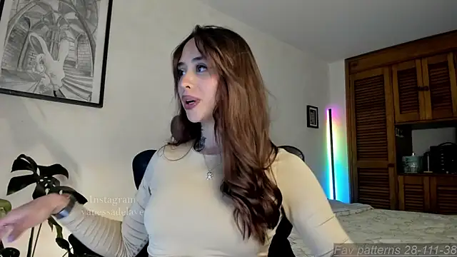Vanessarte  online show from May 17, 2026, 12:54 am