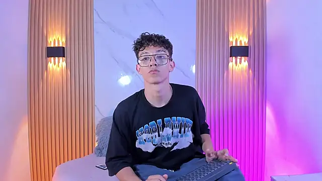 Snapshot of Christopher_Hunter chatting on February 20, 2026, 7:49 pm Christopher Hunter online show from February 20, 2026, 7:49 pm