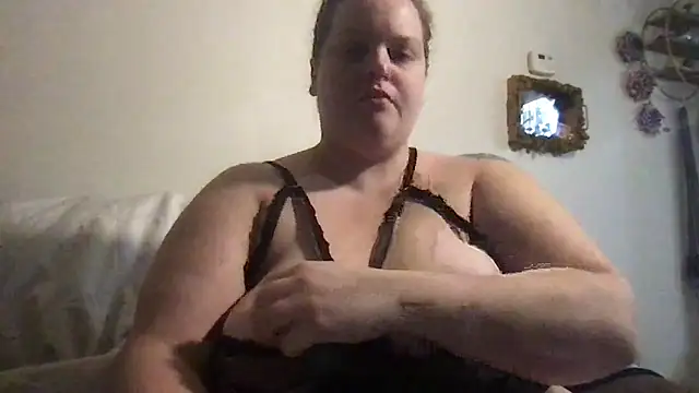 Snapshot of bbq-queen chatting on April 16, 2026, 2:56 am bbq-queen online show from April 16, 2026, 2:56 am