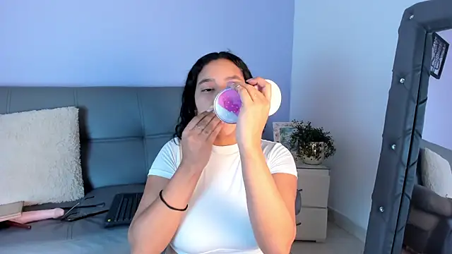 Snapshot of Aaliyah1_ chatting on February 14, 2026, 2:12 am Aaliyah1 online show from February 14, 2026, 2:12 am