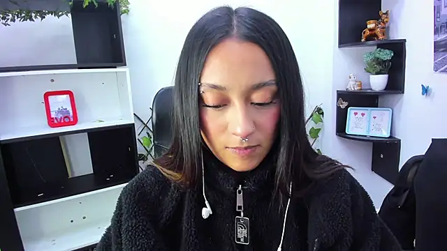 Miaa Thopmson  online show from February 21, 2026, 2:02 am